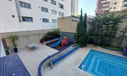 Apartamento Espacoso com 3 Dormitórios e 2 Vagas em Localização Privilegiada