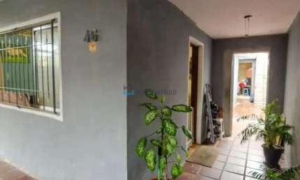 Ampla Casa com Suítes, Banheira e Excelente Localização