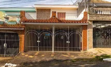 Sobrado com 4 quartos, sendo 02 Suítes e 02 vagas de garagem
