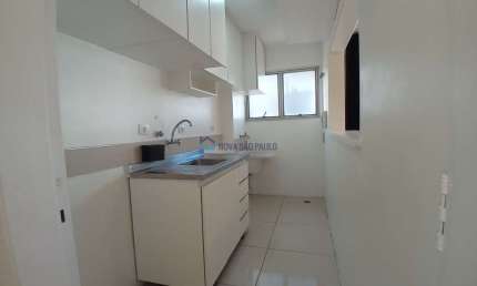 Apartamento na região de Moema com 1 dormitório e 1 vaga de garagem.