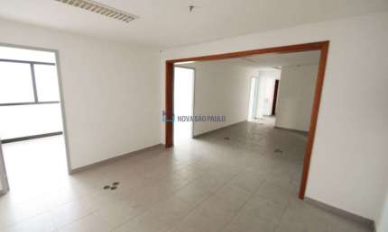 Excelente localização, excelente sala comercial com 60m², 2 banheiros, 1 vaga.