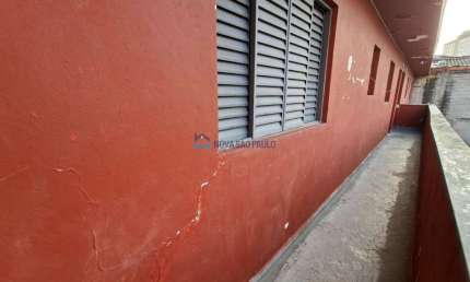 Casa funcional com entrada compartilhada ? aceita pet pequeno!
