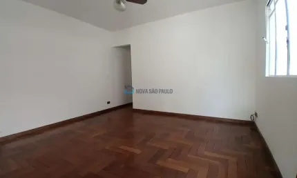 Casa com 2 quartos para alugar na Rua Correia Galvão, --, Jardim da Glória, São Paulo