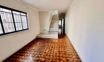 Sobrado para locação no Jabaquara com 03 dormitórios e 02 vagas.