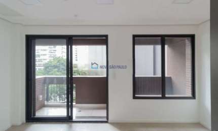 Sala comercial para locação! A 400 metros a pé do metrô Vergueiro!