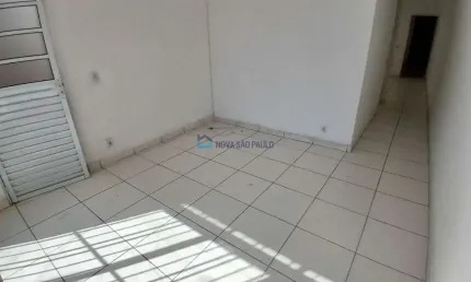 Casa térrea no Jardim Miriam com 02 Dormitório e 01 vaga de garagem