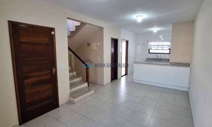 Casa com 2 quartos para alugar na Rua Azor Silva, --, Vila Fachini, São Paulo