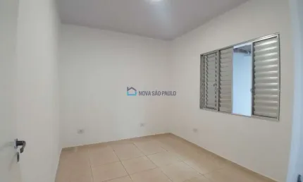 Casa com 2 quartos para alugar na Rua Fidelino de Figueiredo, --, Saúde, São Paulo