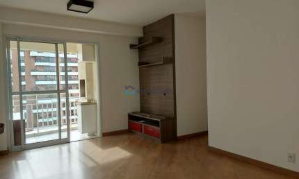 Apartamento com sacada 2 quartos sendo1 suíte para locação em Moema.