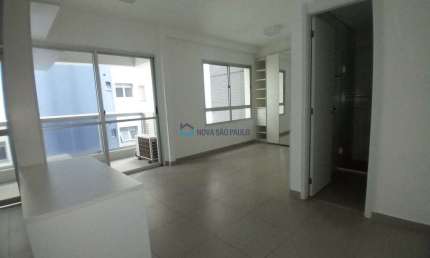 Apartamento para alugar, na Saúde com 1 quarto e 1 vaga de garagem.