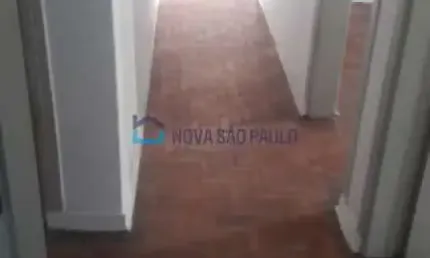 Ótima localização, fácil acesso a transportes e comércios em geral
