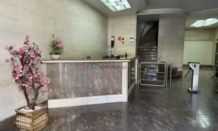 Conjunto comercial ao lado da estação de metrô anhangabaú