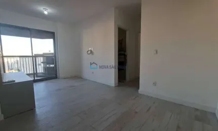 Apartamento com 02 dormitórios, sendo 01 suíte e 01 vaga na vila guarani