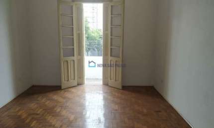 Casa assobradada comercial ou residencial! A 07 minutos a pé do metrô Praça da Árvore.