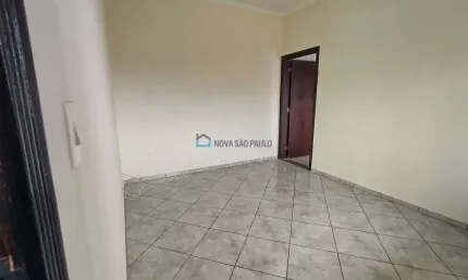 Apartamento com 1 dorm., sala, cozinha, banheiro, área de serviço.