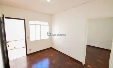 Casa individual para locação! Próximo ao metrô Santos-Imigrantes