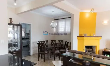 EXCELENTE CASA ASSOBRADADA DISPONÍVEL PARA LOCAÇÃO NO JABAQUARA.