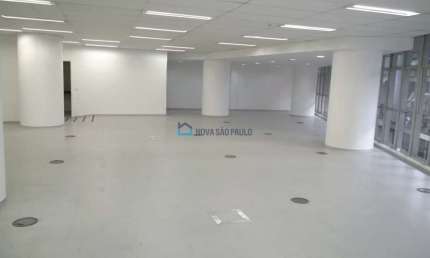 Sobreloja comercial de 925 m² próximo ao metrô República