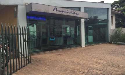 Excelente ponto comercial de esquina, com ampla fachada. Indicado para showroom