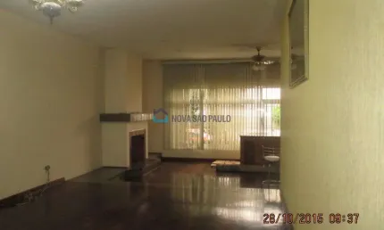 Ótima localização, excelente casa térrea, comercial.