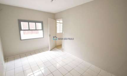 Casa residencial para locação! A 600 metros do metrô Conceição!