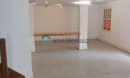 Casa de 186m² disponível para locação na Santa Cecília.