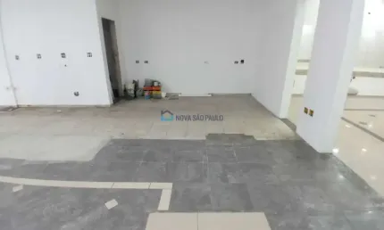 Ótima localização, próximo ao metro praça da arvore e metro saude