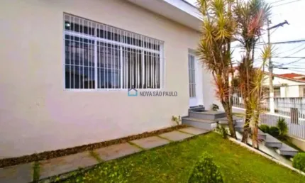 Casa térrea isolada com 3 dormitórios (01 suíte)  2 vagas . 180 m²