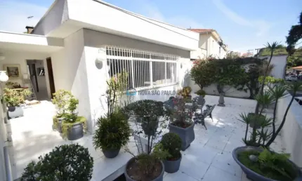 Casa térrea com piscina, quintal lateral e nos fundos, edícula enorme jardim da saúde