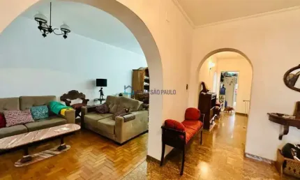 Sobrado no Planalto Paulista para reforma  - no melhor local do bairro.