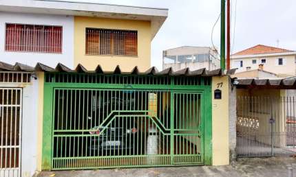 Sobrado com suíte + 2 quartos, 2 vagas cobertas e quarto empregada!