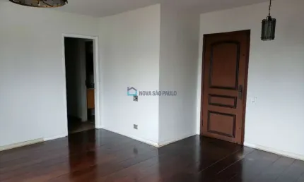 Apartamento à venda na Vila Clementino com 3 quartos.