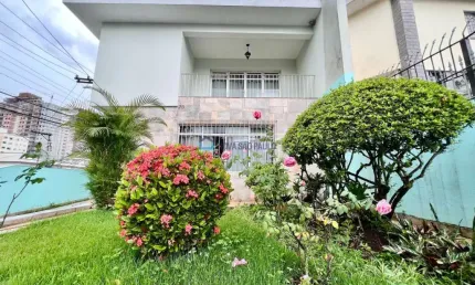 Sobrado amplo próximo ao metrô Saúde com quintal, churrasqueira, pomar, jardim e muito mais!