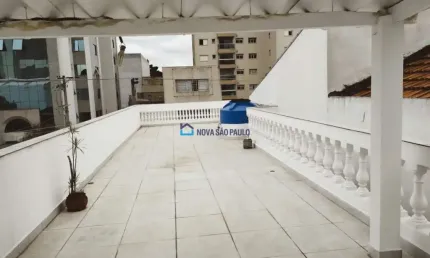 Sobrado à venda, com 3 dormitórios, 1 suíte, terraço, lavabo, 2 vagas, no Ipiranga