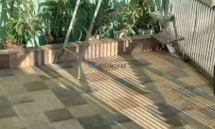 Sobrado na Vila Gumercindo com 2 Dormitórios e 1 Vaga.