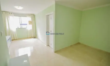 Apartamento, sala com sacada, 68m². chacara inglesa.