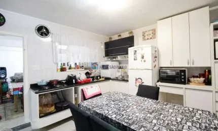 Casa à venda, com 3 quartos, 3 suítes, 3 vagas e área gourmet, na Chácara Inglesa