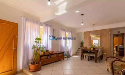 Casa à venda, com 141 m², a 750 m do Shopping Metrô Santa Cruz