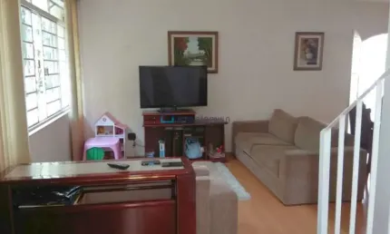 Sobrado amplo na Vila Mariana, com 3 dormitórios, 2 salas e 5 vagas de garagem!