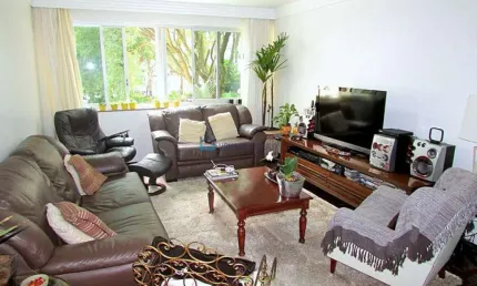 Apartamento à venda na Vila Mariana com 3 quartos e 2 vagas de garagem.