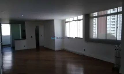Apartamento cobertura a venda bairro vila gumercindo. ampla varanda para piscina e churrasqueira.