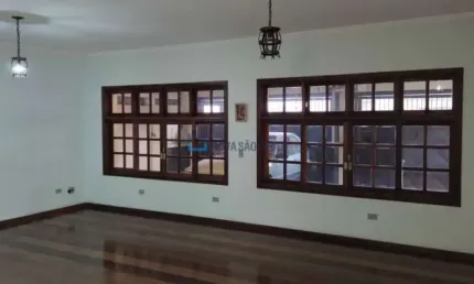 Sobrado de 03 andares, 05 dormitórios. Alto padrão próximo ao Aeroporto!