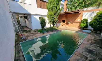 Miolo Nobre! Casa Térrea + Piscina, 4 Dts, 3 suítes, 5 vagas, quintal, Churrasqueira! JD da Saúde