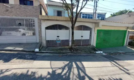 Casa à venda na vila guarani com 3 quartos e 2 vagas de garagem.