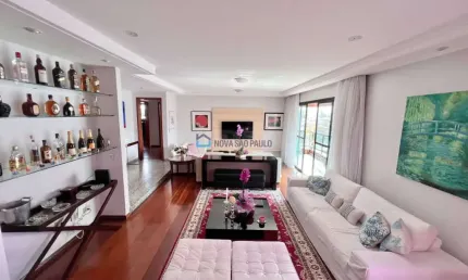Apartamento alto padrão em rua tranquila e acabamento de primeira, pertinho do metrô Praça da Árvore