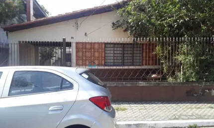 Casa térrea com terreno 9x36, 3 dorm, 4 vagas, próximo ao metrô