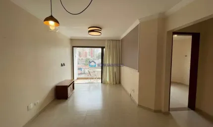 Apartamento com 02 dormitórios na região da Vila Gumercindo.