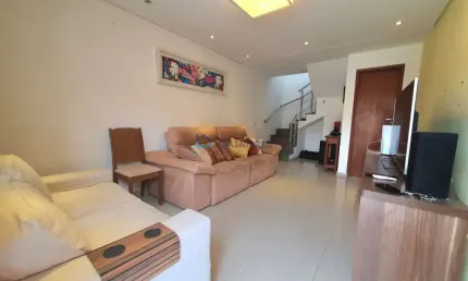 Sobrado em condomínio fechado, 3 dormitórios sendo 1 suíte, 2 vagas e depósito privativo!