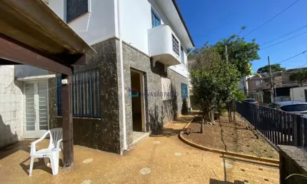 Casa à venda  ao lado da Estação de Metrô Praça da Árvore, com 2 quartos.