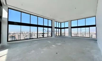 Apartamento de Luxo com 375m², 4 Suítes e 4 Vagas à Venda em Moema.